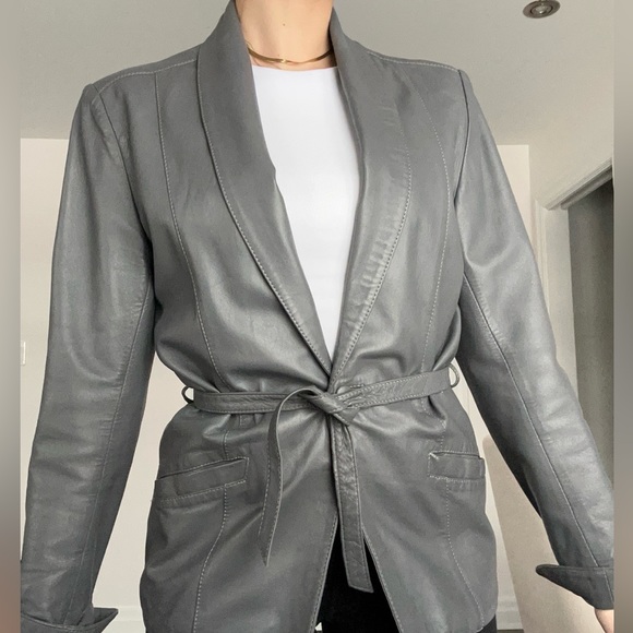 Vintage leather belted blazer - Picture 6 of 8